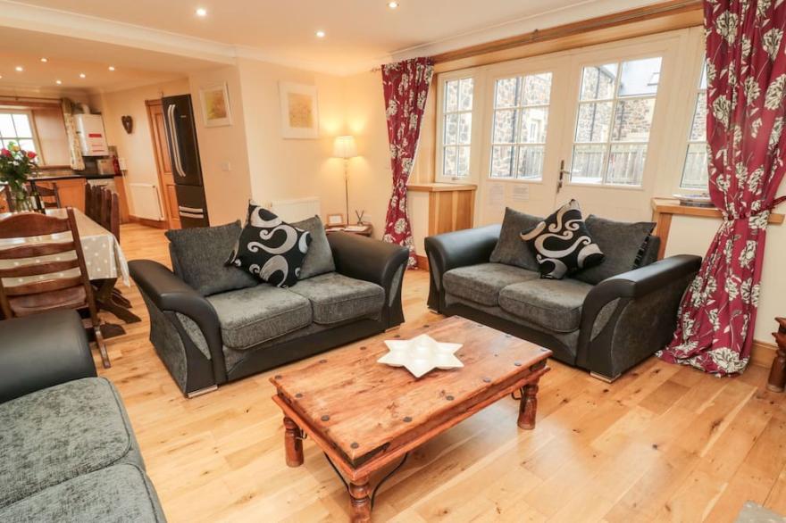 HIGH HEMMEL HOUSE, family friendly, with pool in Embleton