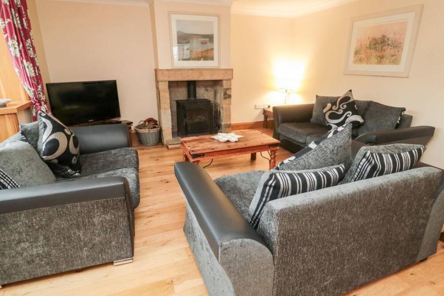 HIGH HEMMEL HOUSE, family friendly, with pool in Embleton