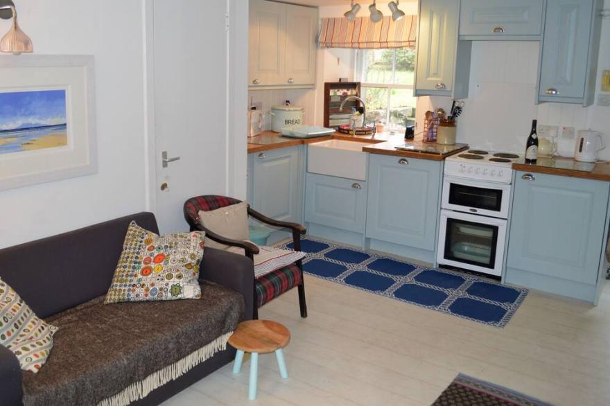 Seaview location in Inverarary, historic cottage within walking distance of town centre, sleeps 4