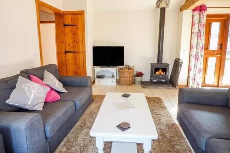 WYE COTTAGE, pet friendly, country holiday cottage in Builth Wells