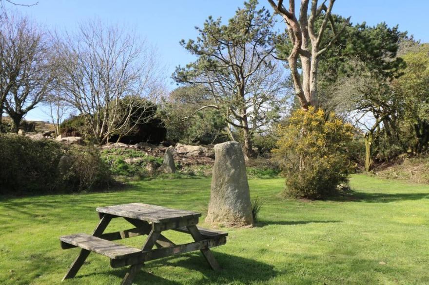 BOSKEDNAN WARTHA, family friendly, with a garden in Penzance