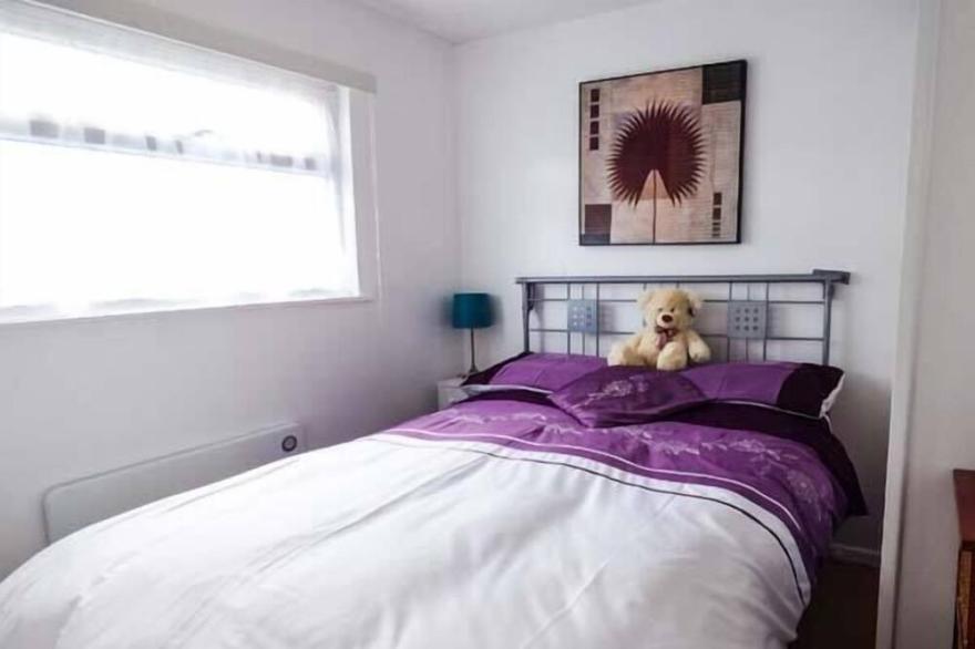 THE BEACH ROAD CHALET PARK, NO. 107, family friendly in Scratby