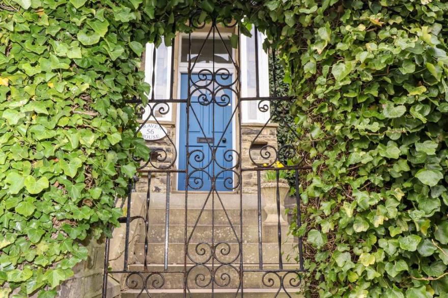 CRAVEN HOUSE, pet friendly, character holiday cottage in Skipton