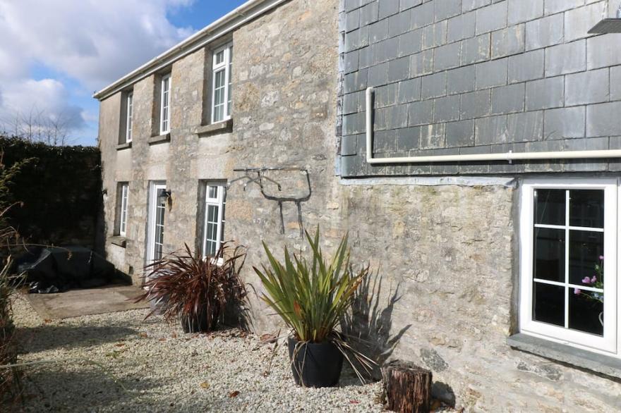 DROMORE, family friendly, character holiday cottage in St Breward