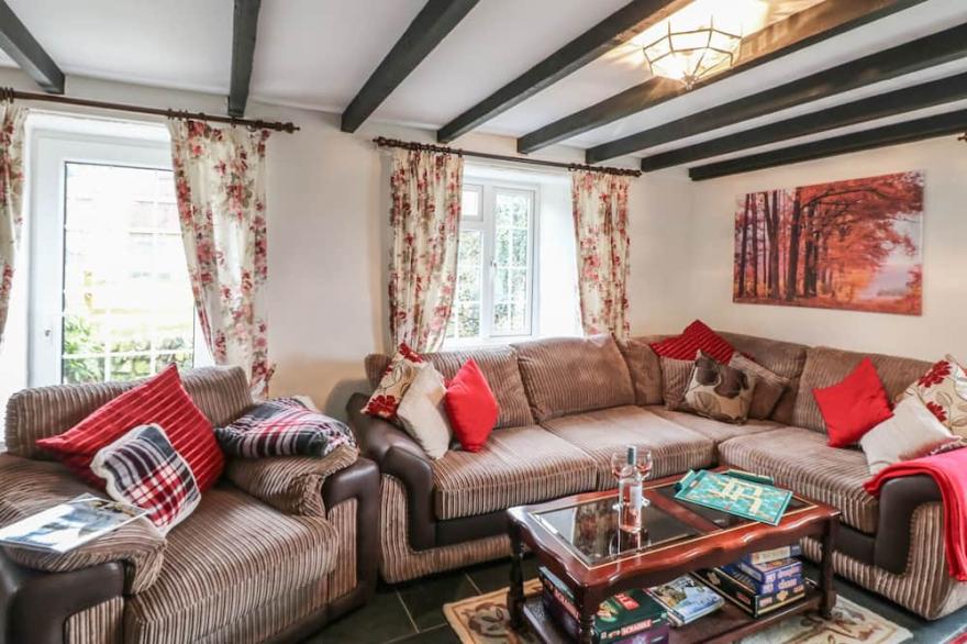 DROMORE, family friendly, character holiday cottage in St Breward