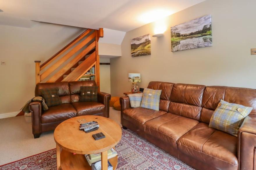 FOUNTAINS COTTAGE, family friendly, with open fire in Kirkby Malham