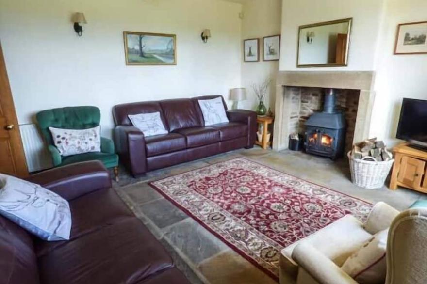 STREET HEAD FARM, pet friendly, luxury holiday cottage in Lothersdale