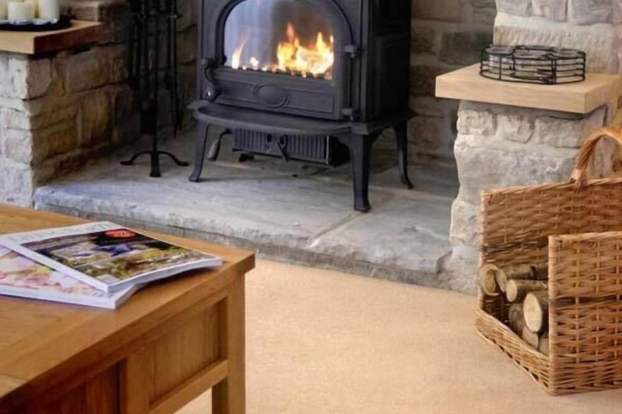 THE LAKE COTTAGE, family friendly, luxury holiday cottage in Belford