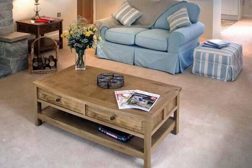 THE LAKE COTTAGE, family friendly, luxury holiday cottage in Belford
