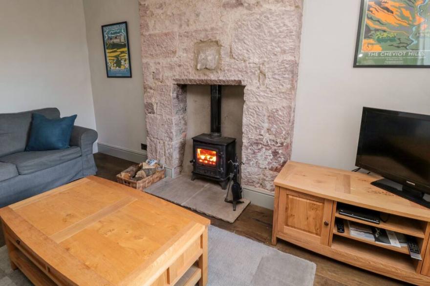 GAMEKEEPERS COTTAGE, pet friendly, with open fire in Chatton