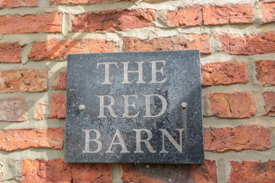 THE RED BARN, family friendly, with open fire in Longframlington
