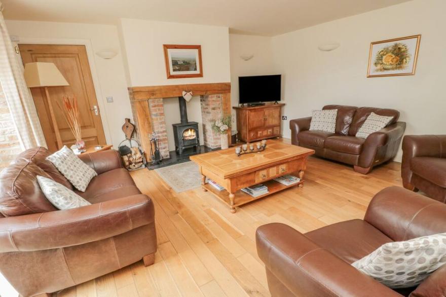 THE RED BARN, family friendly, with open fire in Longframlington