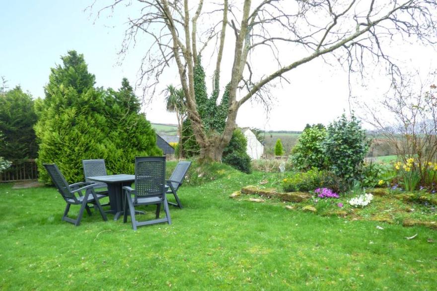 RICANN COTTAGE, family friendly, character holiday cottage in Looe