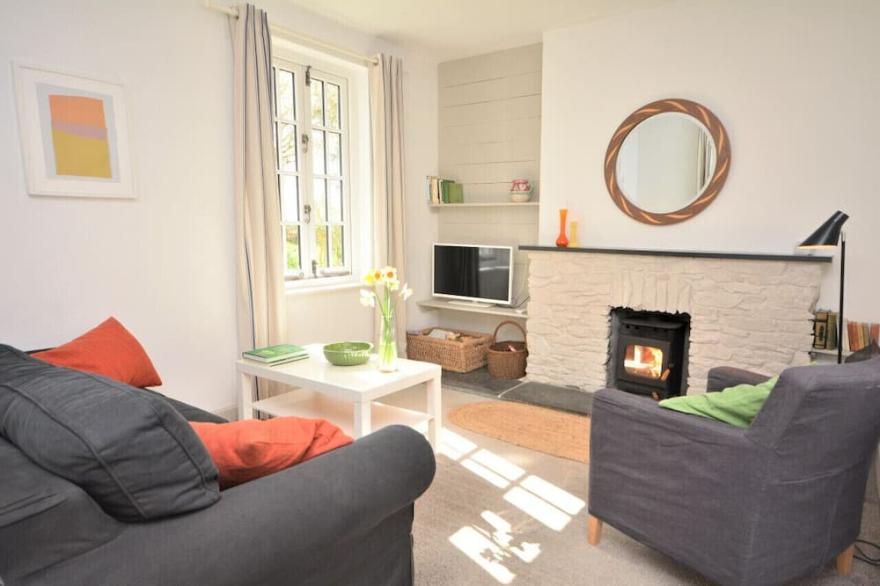 The White Cottage - Three Bedroom House, Sleeps 5