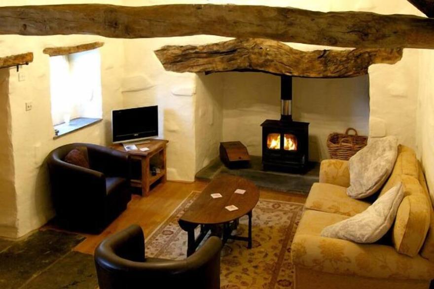 BWTHYN-Y-PAIR, family friendly, with open fire in Betws-Y-Coed