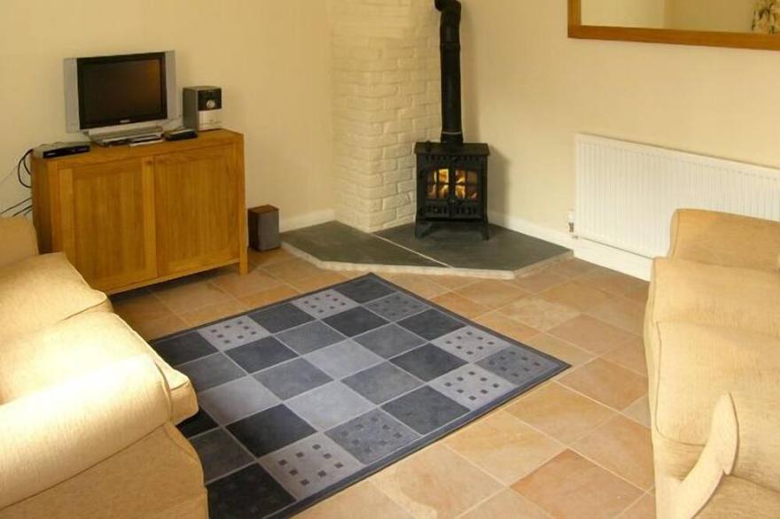 DAIRY APARTMENT 1, character holiday cottage in Tatton Park