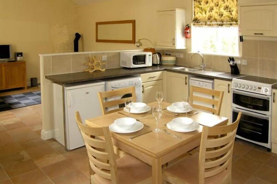 DAIRY APARTMENT 1, character holiday cottage in Tatton Park