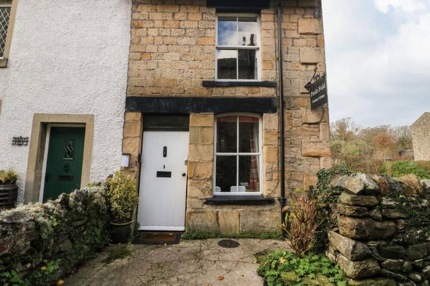 PAULS FOLD HOLIDAY COTTAGE, pet friendly, with open fire in Ingleton