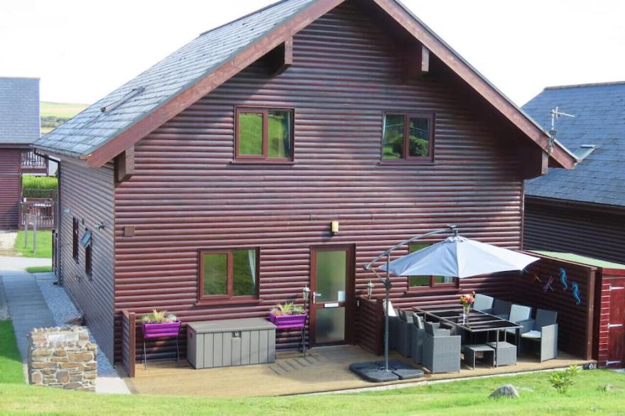 Calypso - Four Bedroom House, Sleeps 8