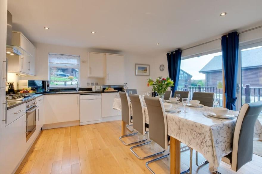 Calypso - Four Bedroom House, Sleeps 8