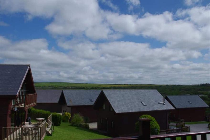 Calypso - Four Bedroom House, Sleeps 8