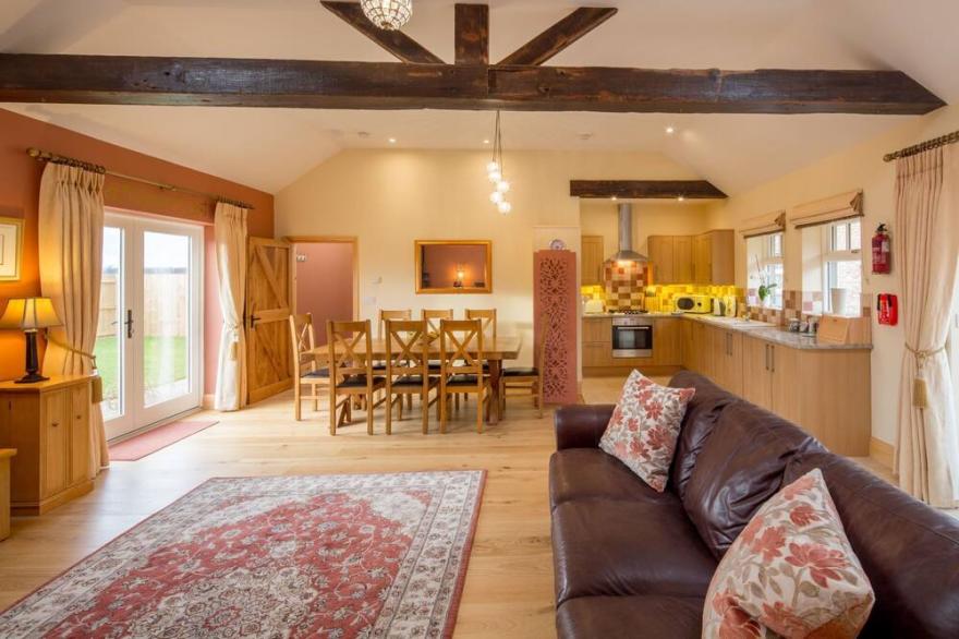 Courtyard 2 bedrooms - sleeps 5-6 guests  in 2 bedrooms