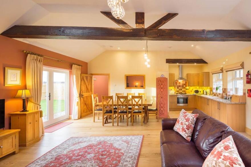 Courtyard 2 bedrooms - sleeps 5-6 guests  in 2 bedrooms