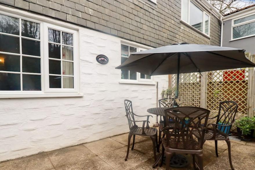 HONEYSUCKLE, pet friendly, country holiday cottage in Gorran Haven