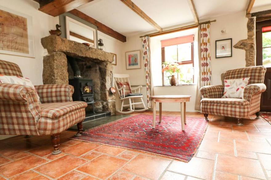 CHENALLS COTTAGE, family friendly, with open fire in Helston