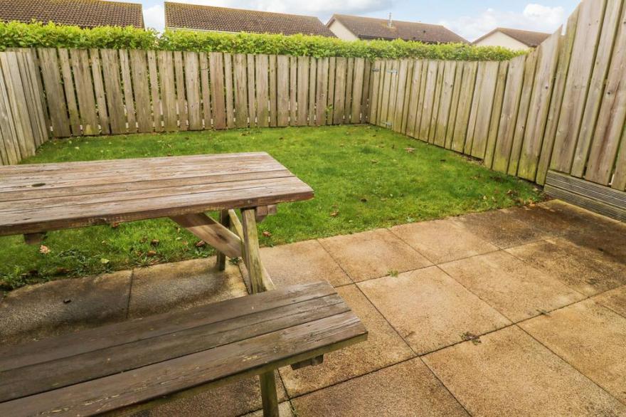 19 BAY RETREAT VILLAS, family friendly, with a garden in St Merryn