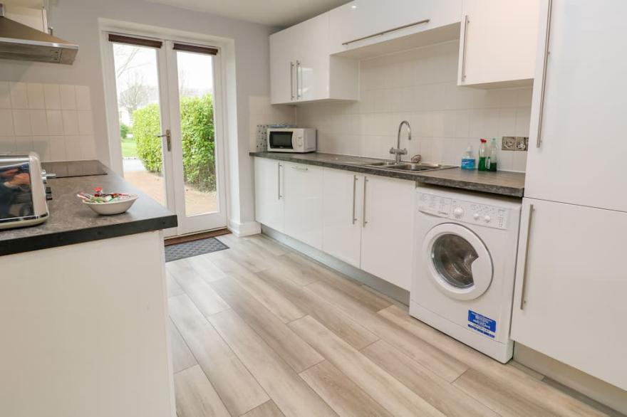 19 BAY RETREAT VILLAS, family friendly, with a garden in St Merryn