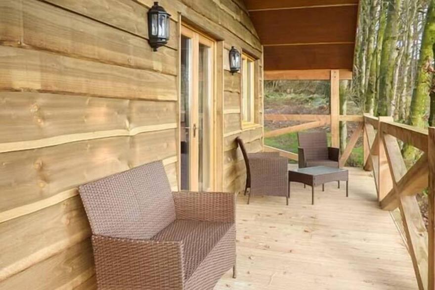 VALLEY VIEW LODGE, family friendly, with open fire in Welshpool