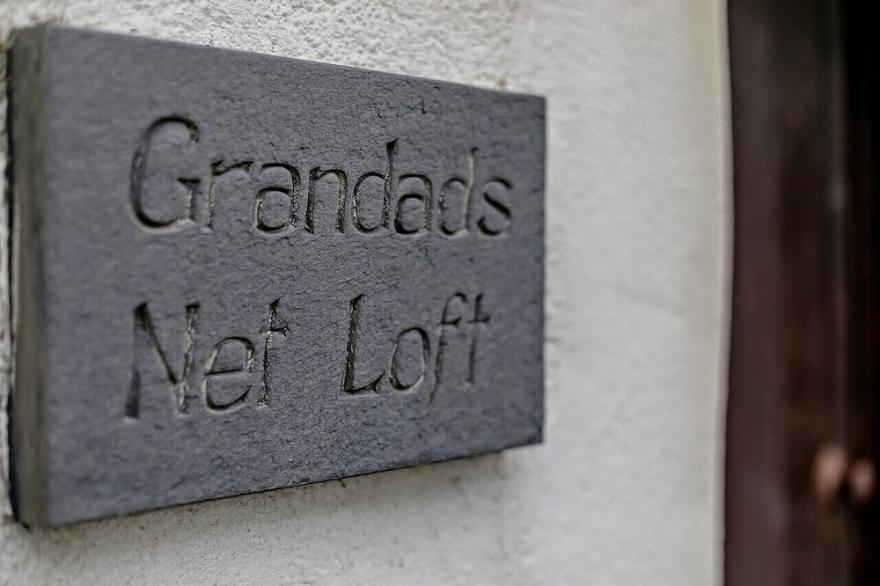 Grandad's Net Loft - One Bedroom House, Sleeps 2