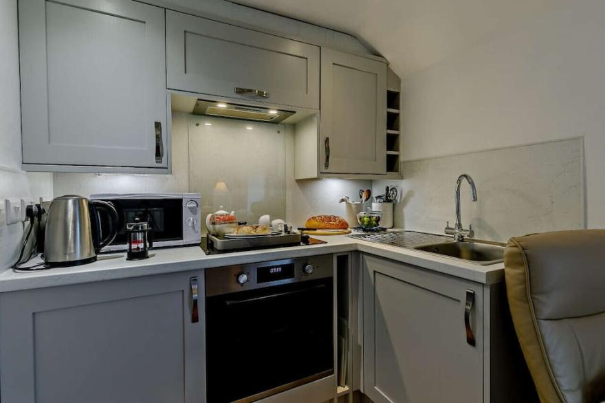 Grandad's Net Loft - One Bedroom House, Sleeps 2