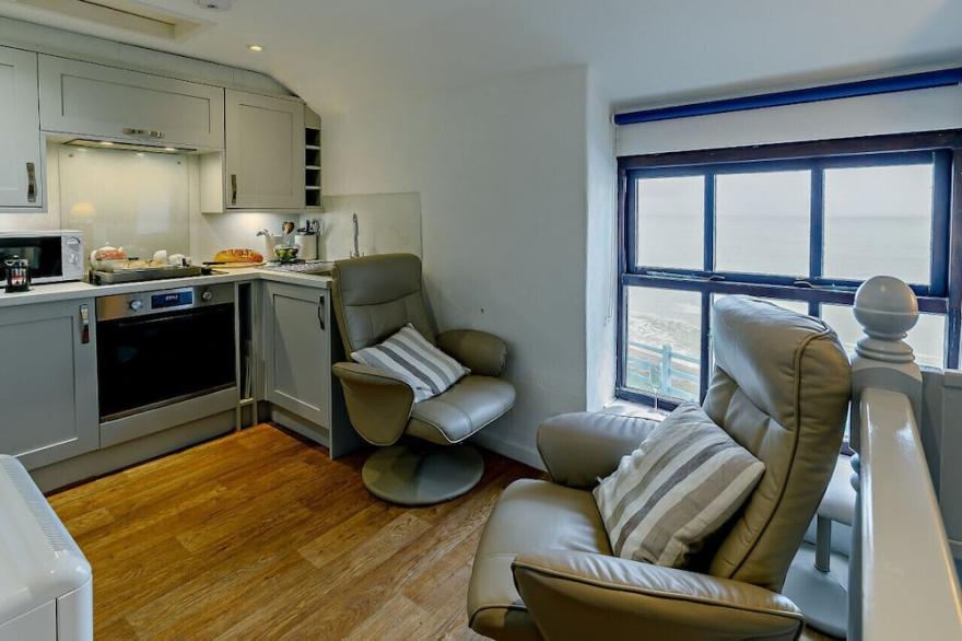 Grandad's Net Loft - One Bedroom House, Sleeps 2