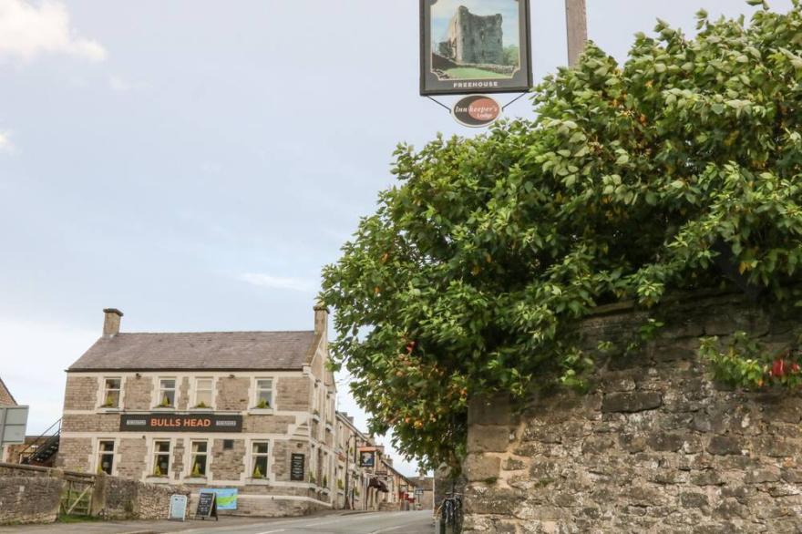EASTRY COTTAGE, family friendly in Castleton, Peak District