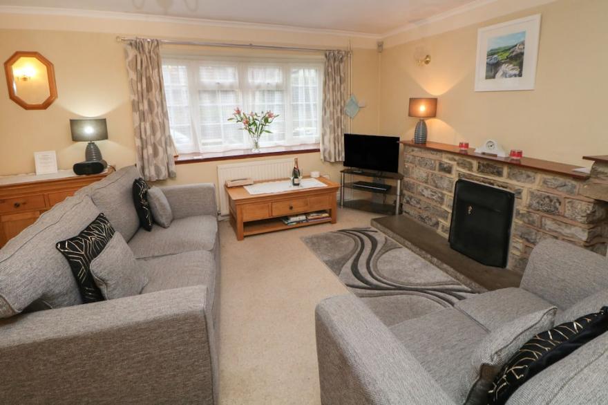 EASTRY COTTAGE, family friendly in Castleton, Peak District