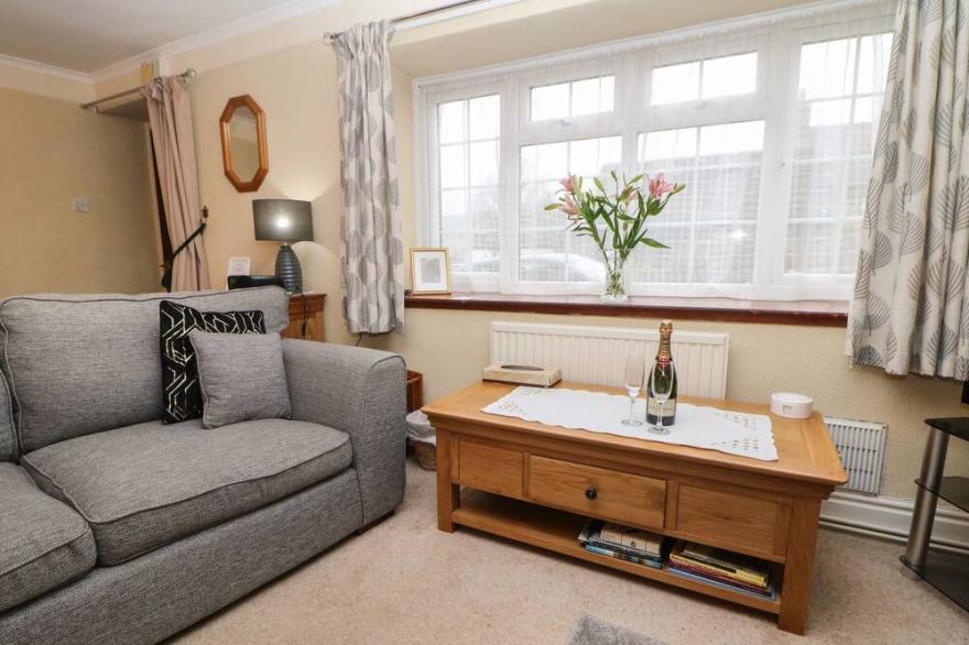 EASTRY COTTAGE, family friendly in Castleton, Peak District