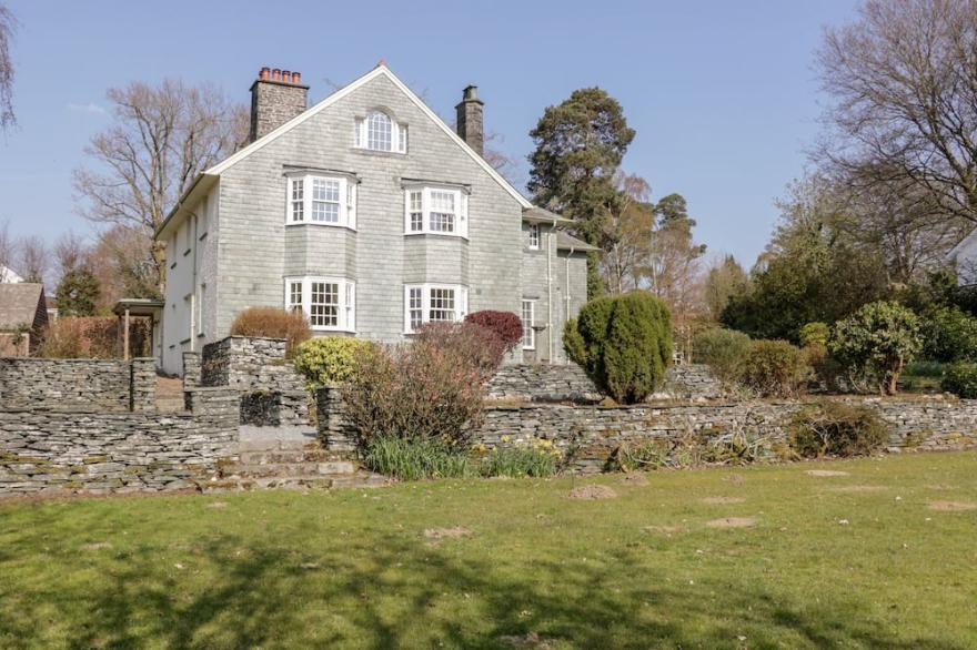 LITTLE ELLERS, family friendly, with a garden in Portinscale