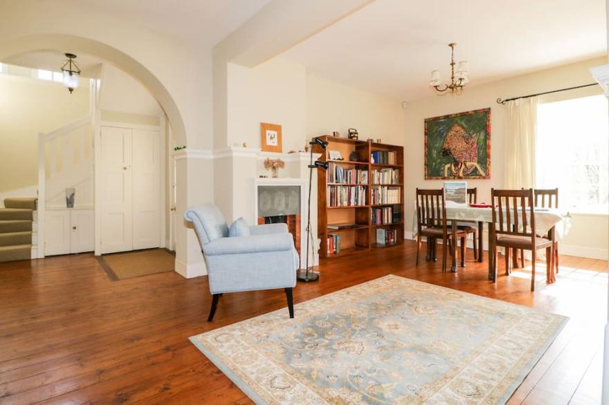 LITTLE ELLERS, family friendly, with a garden in Portinscale