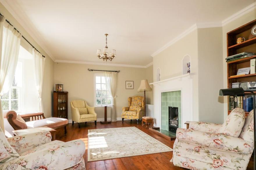 LITTLE ELLERS, family friendly, with a garden in Portinscale