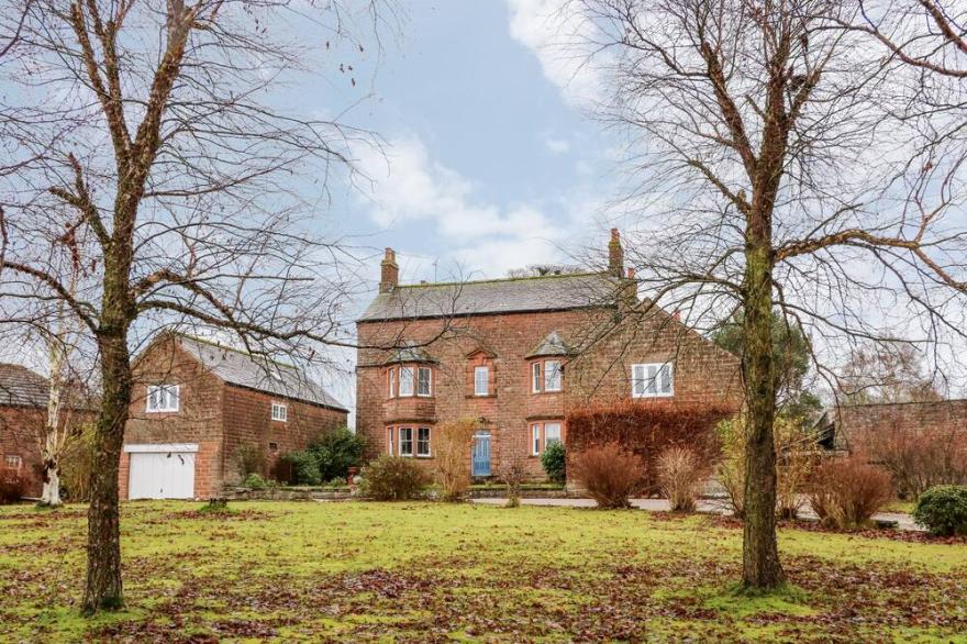 EDEN HOUSE, family friendly, character holiday cottage in Edenhall