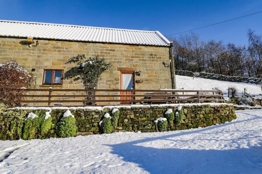 THE ARCHES, pet friendly, character holiday cottage in Farndale