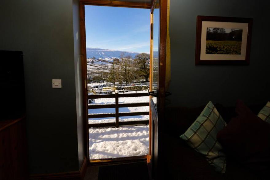 THE ARCHES, pet friendly, character holiday cottage in Farndale