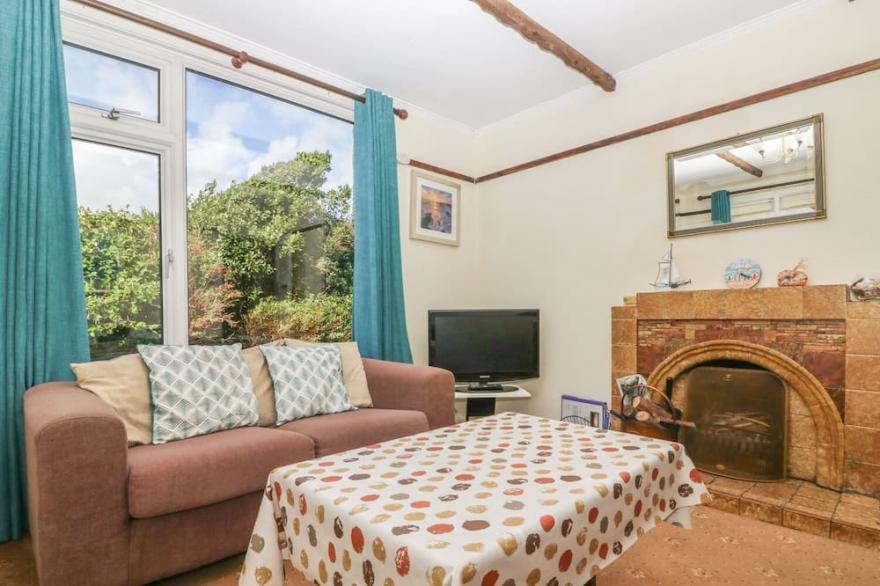 HIGHDOWN, pet friendly, country holiday cottage in Bigbury-On-Sea