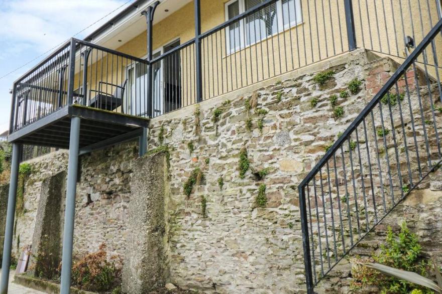 RIVERCREST, family friendly, with a garden in Looe