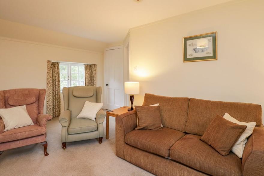 STABLE FLAT, pet friendly, with a garden in Scone