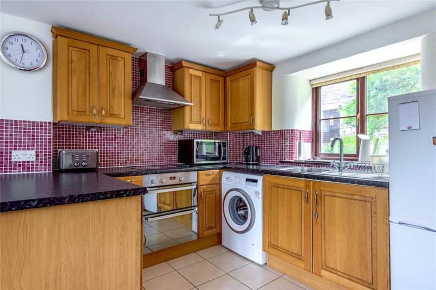 Cosy cottage on small park with pool, bar, tennis