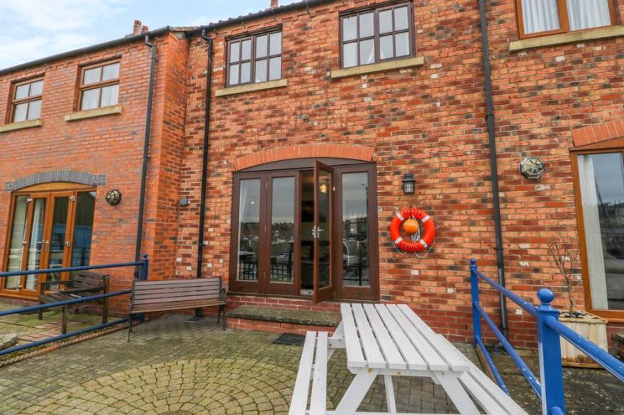 LITTLE VENICE, family friendly, country holiday cottage in Whitby