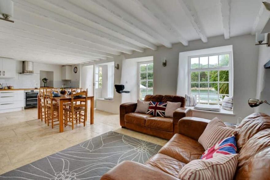 Stepaside Cottage - Three Bedroom House, Sleeps 6